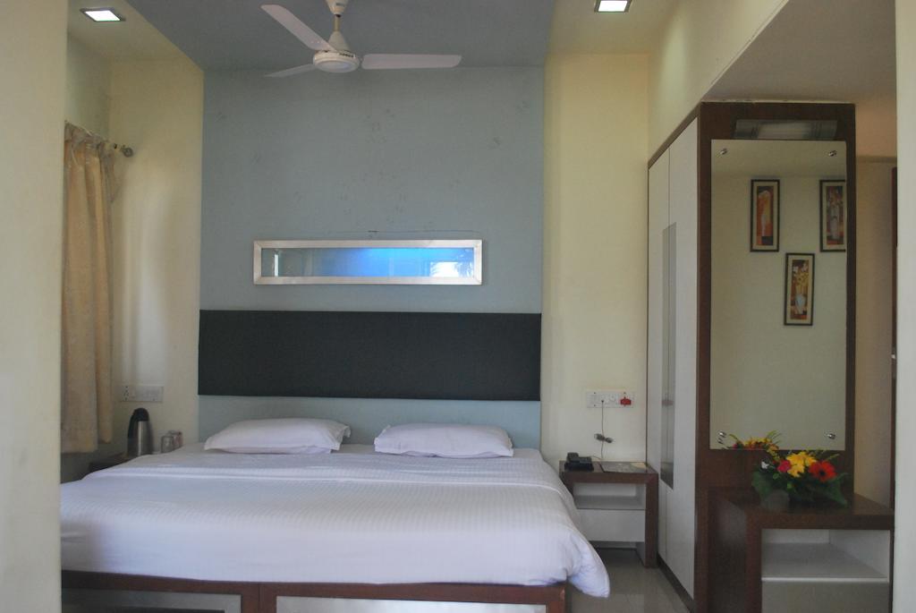 Hotel Sagar Kinara Малван Номер фото